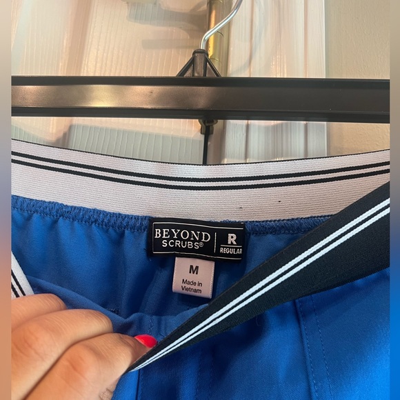 Women’s scrubs pants size medium - Picture 2 of 4